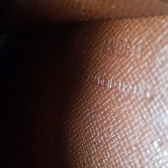 LV Sarah Wallet - Picture 3 of 7